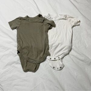 Goumi Olive and White Baby One Piece Bodysuits 12 Months